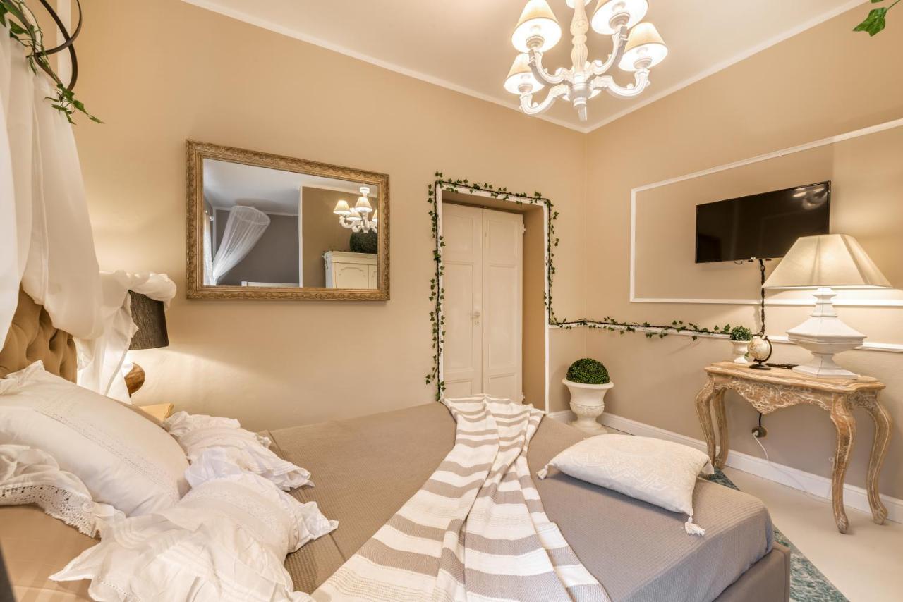 Moulin Rouge Lerici Apartment Bagian luar foto