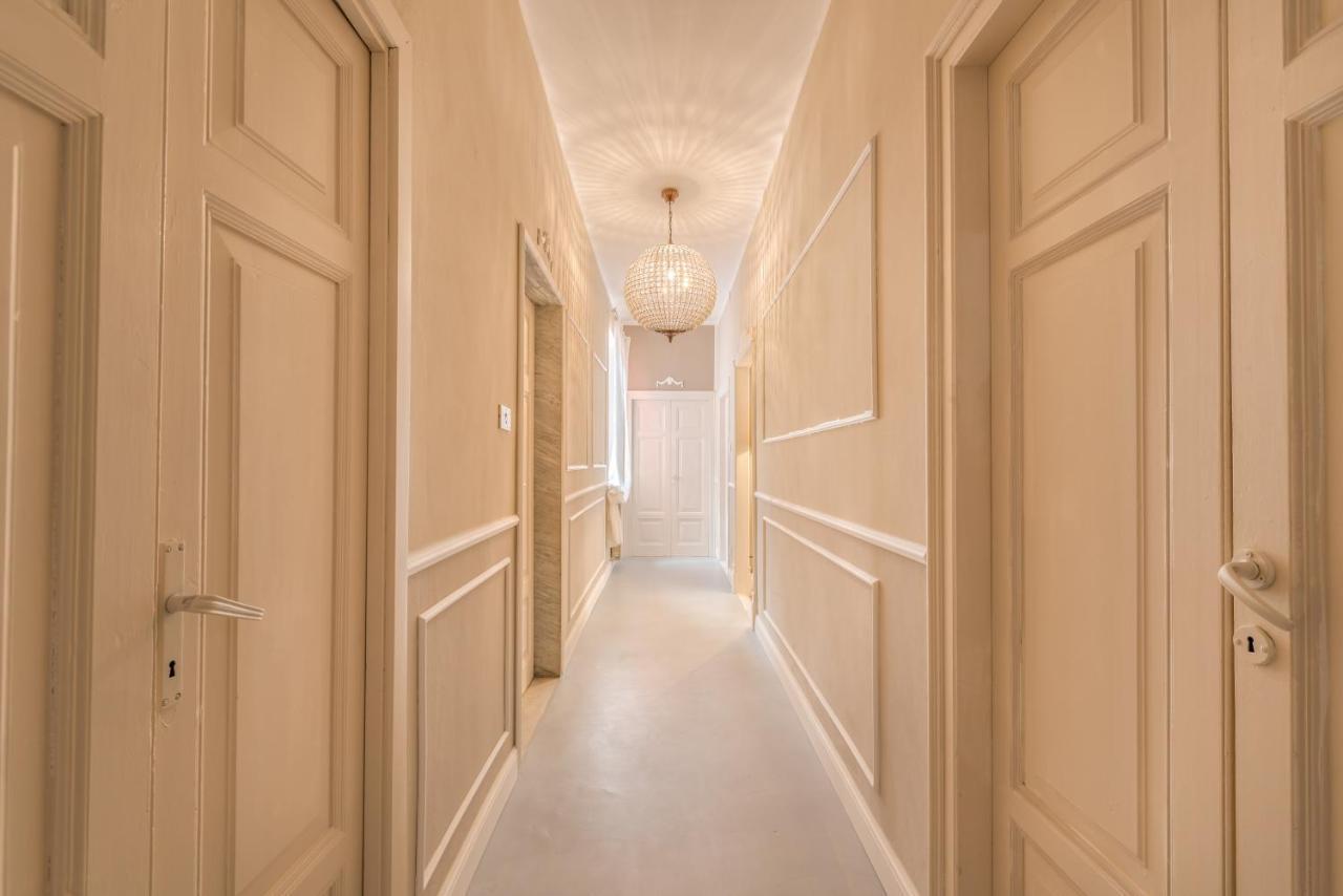 Moulin Rouge Lerici Apartment Bagian luar foto
