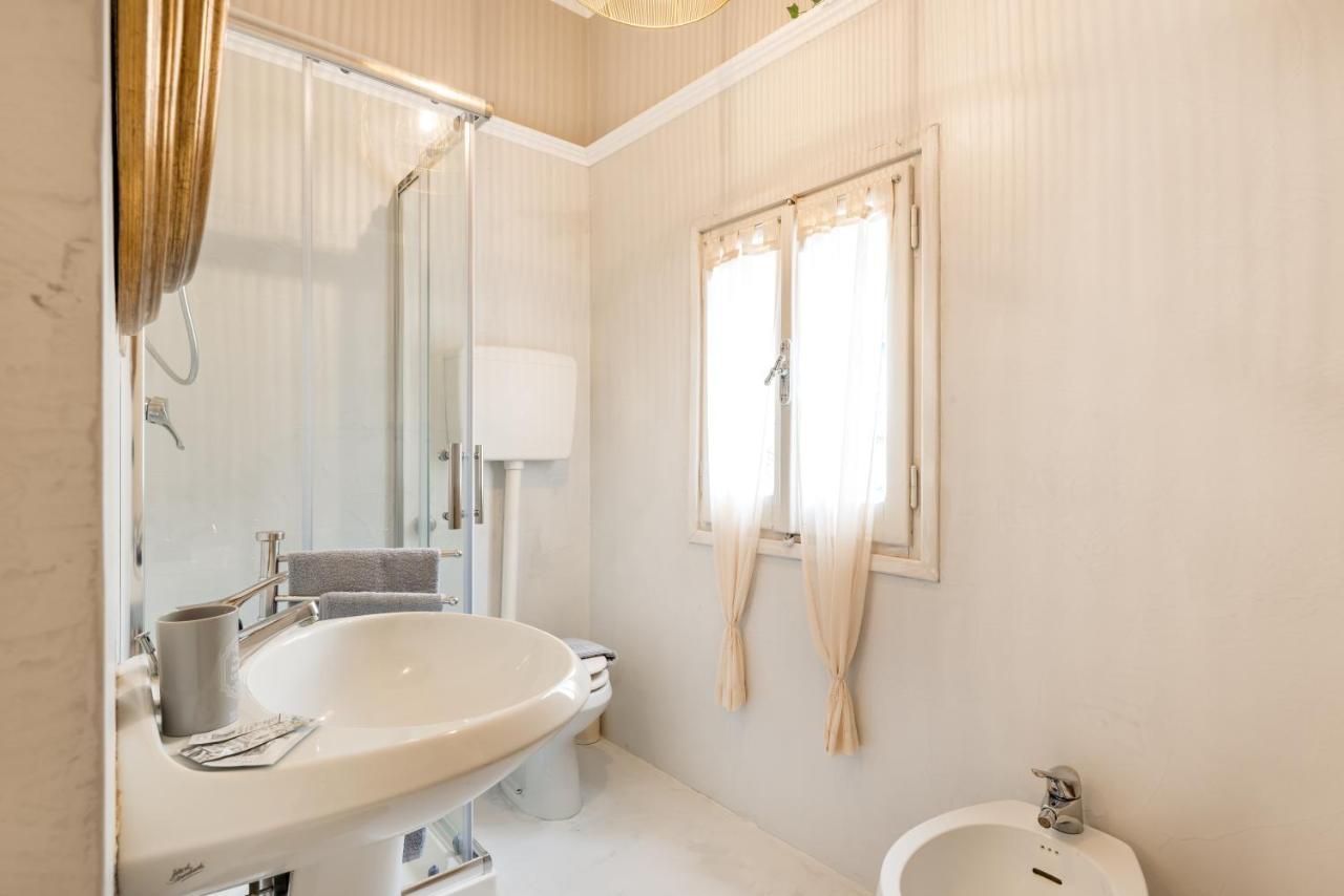 Moulin Rouge Lerici Apartment Bagian luar foto