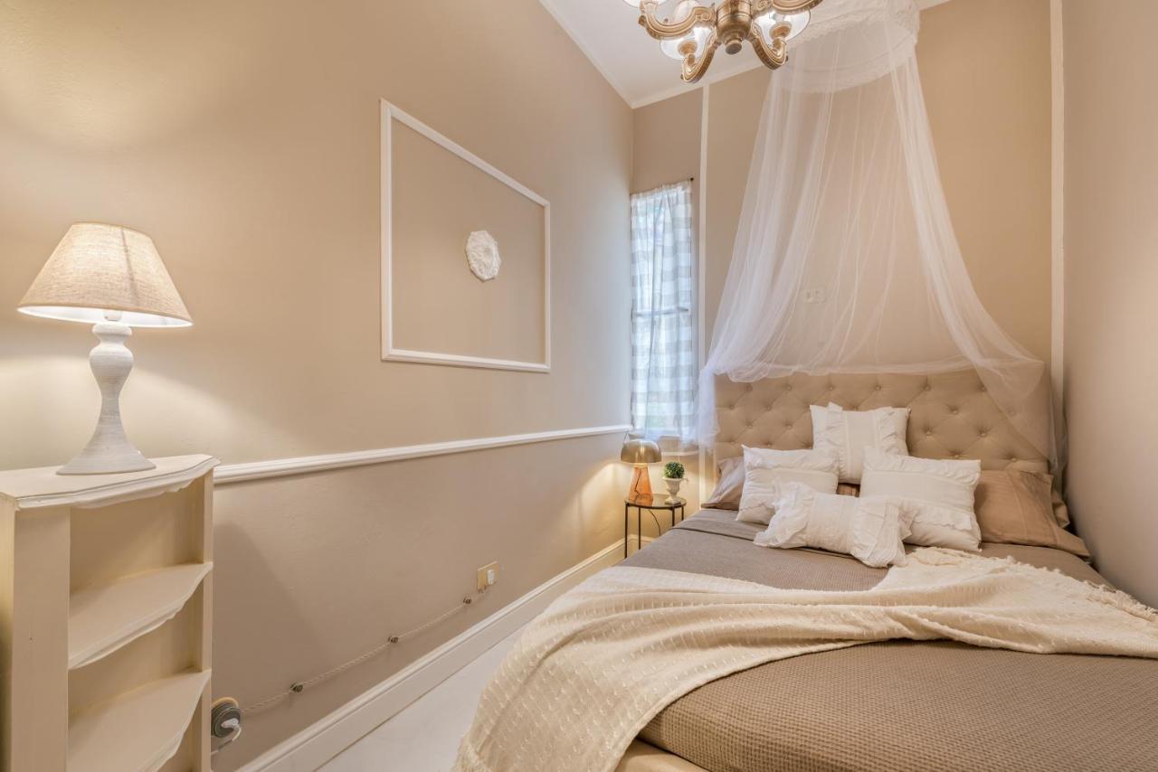 Moulin Rouge Lerici Apartment Bagian luar foto