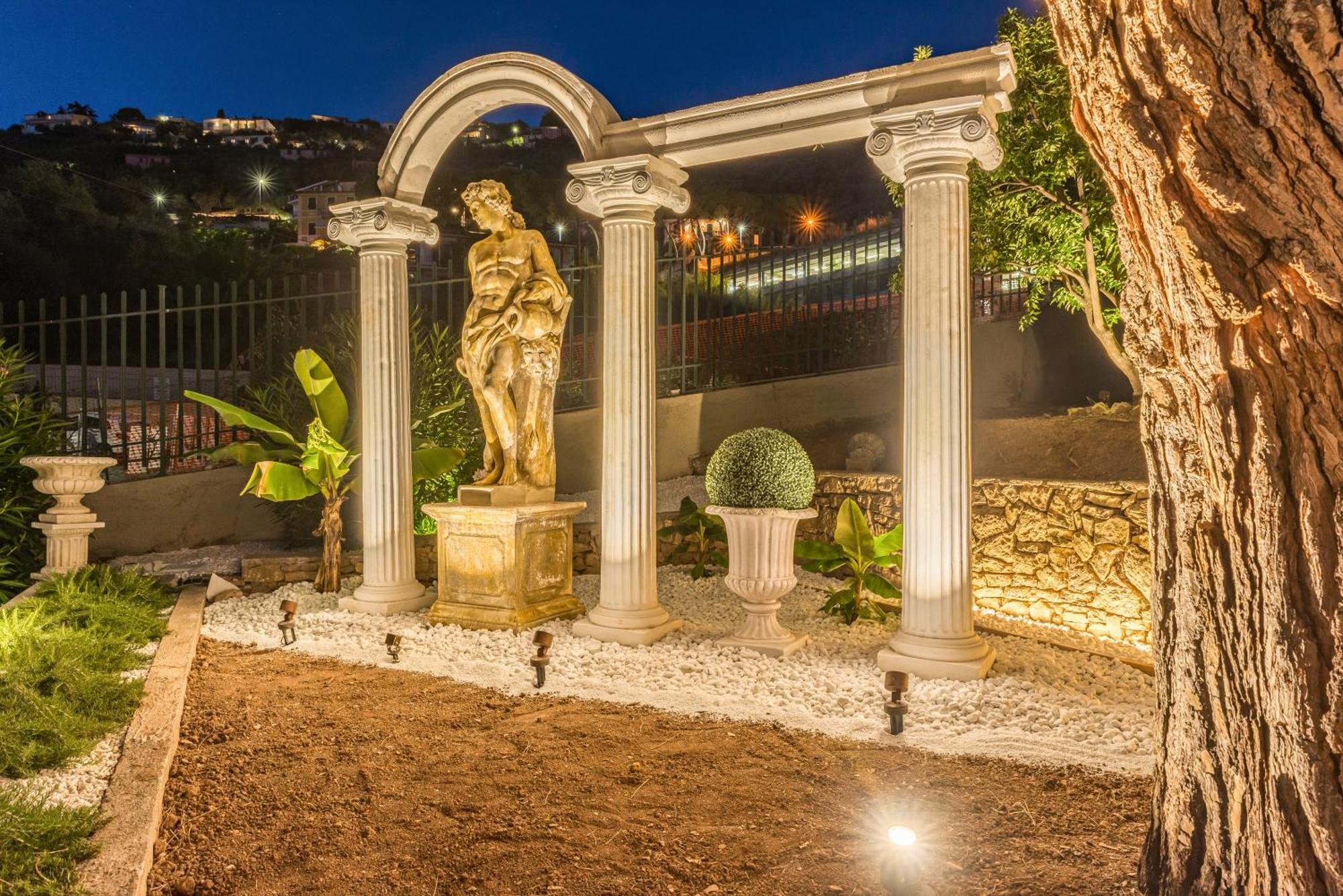 Moulin Rouge Lerici Apartment Bagian luar foto